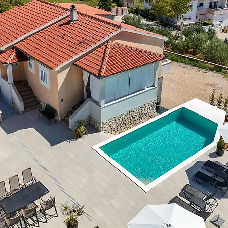 Kala Entire With Private Pool Villa Bilice