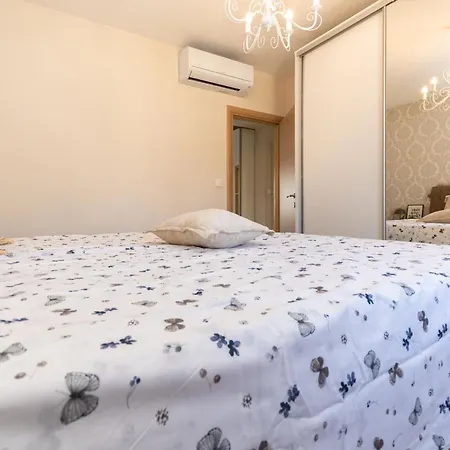 Kala Entire With Private Pool Villa Bilice