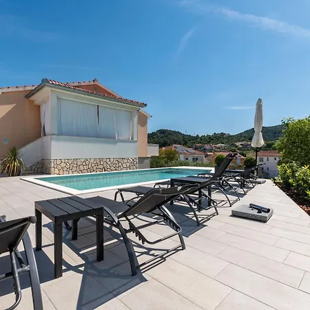 Kala Entire With Private Pool Villa *