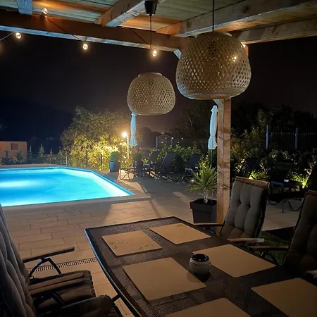 Kala Entire With Private Pool * Bilice