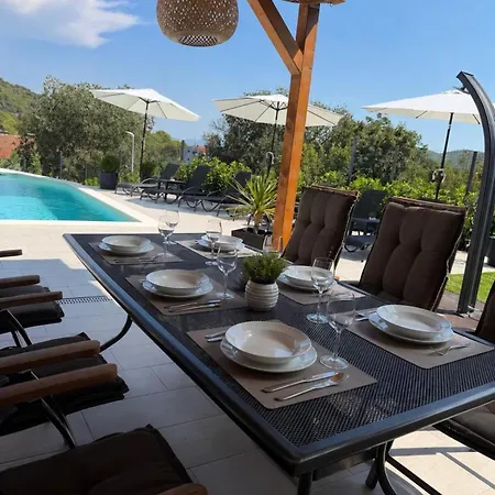 Kala Entire With Private Pool Villa *