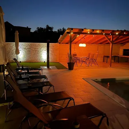 Kala Entire With Private Pool Villa *