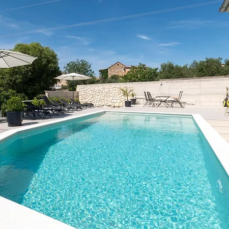 Kala Entire With Private Pool Villa *